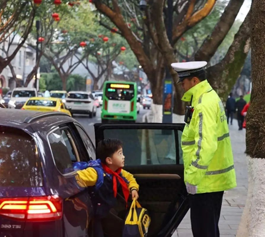 _ 中心城區(qū)中小學春季開學交通出行提示 _出行提示
