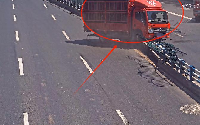 重慶高溫交通事故案例_出行提示_夏季高溫交通安全提示