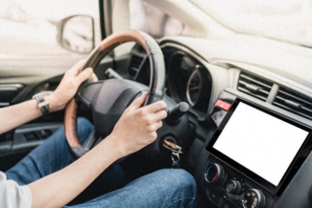 路況_日常行車(chē)安全指南_新手駕駛技巧