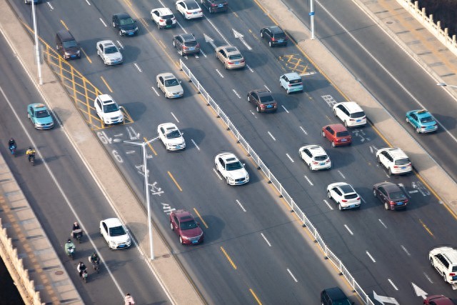 城市擁堵路段駕駛技巧_不同路況駕駛技巧_路況