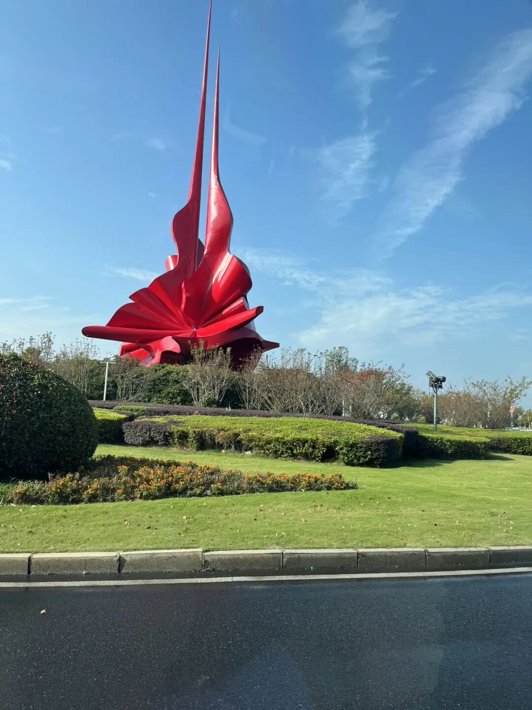 突發(fā)情況特殊車(chē)輛通行_交警人為干預(yù)紅綠燈時(shí)間限制_限行