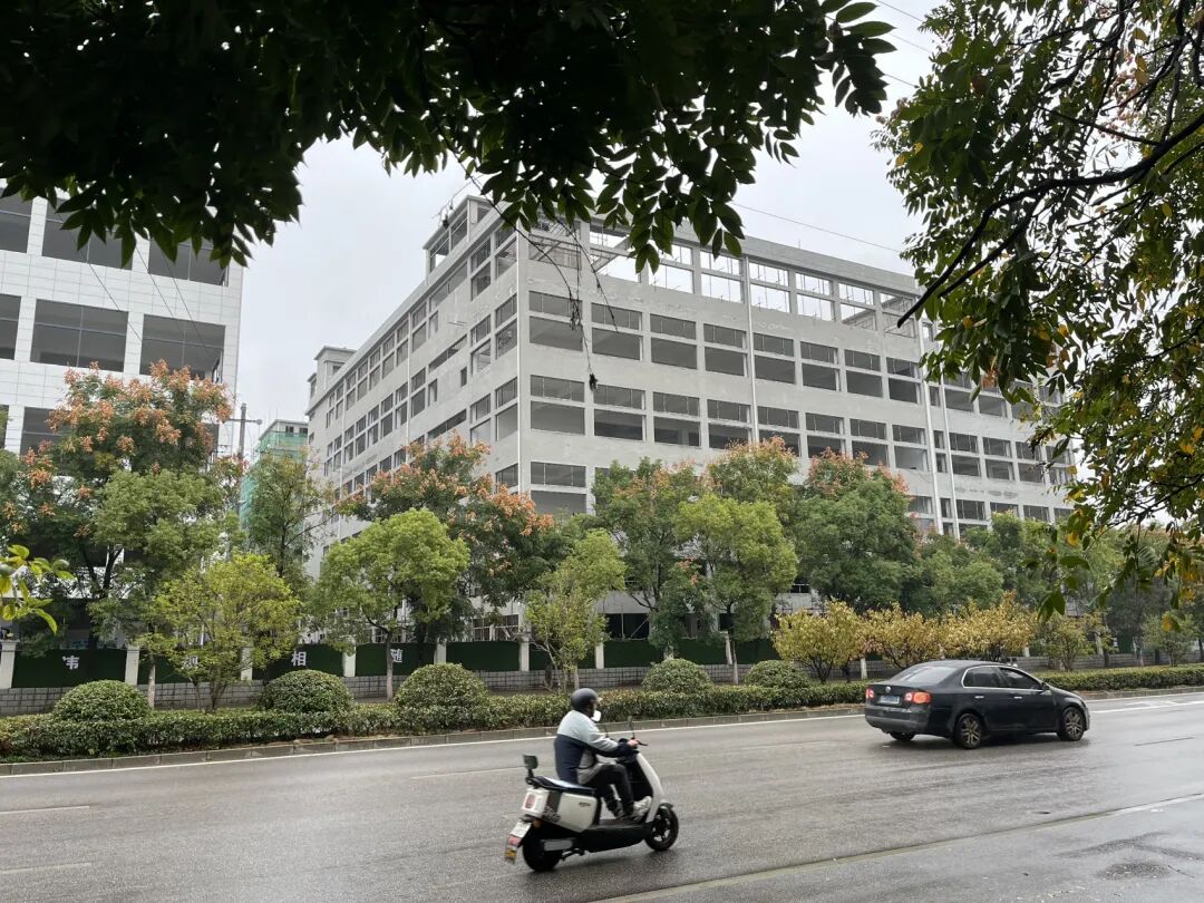 突發(fā)情況特殊車(chē)輛通行_限行_交警人為干預(yù)紅綠燈時(shí)間限制