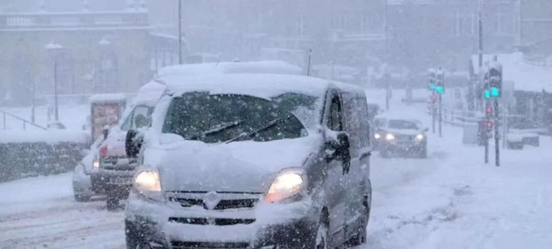 雪天駕車出行準(zhǔn)備_出行提示_雪地駕駛技巧與安全