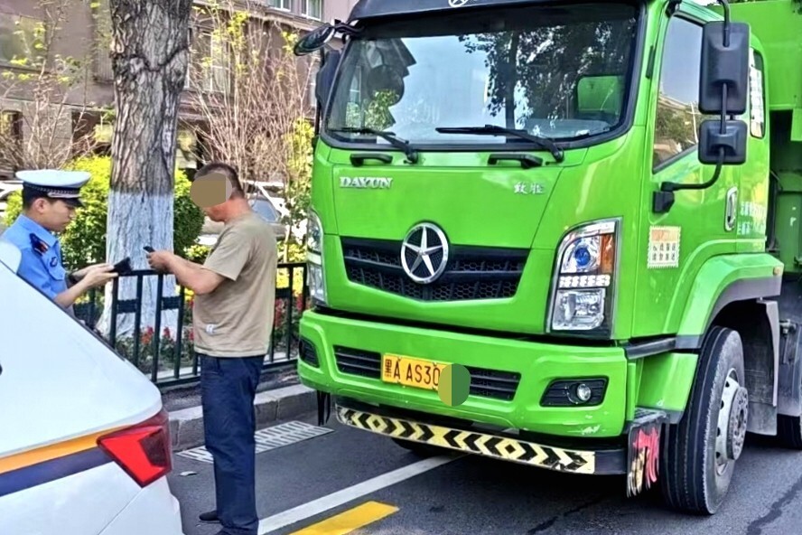 禁行_哈爾濱市公安局交管部門(mén)夏季道路交通安全整治_貨運(yùn)車(chē)輛超載整治行動(dòng)