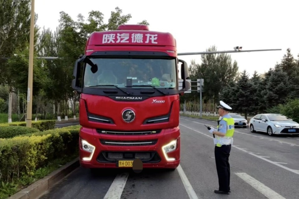 貨運(yùn)車(chē)輛超載整治行動(dòng)_禁行_哈爾濱市公安局交管部門(mén)夏季道路交通安全整治