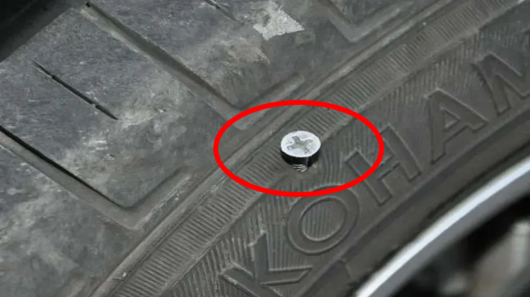 雪天行車安全注意事項_開車前繞車一周_出行提示