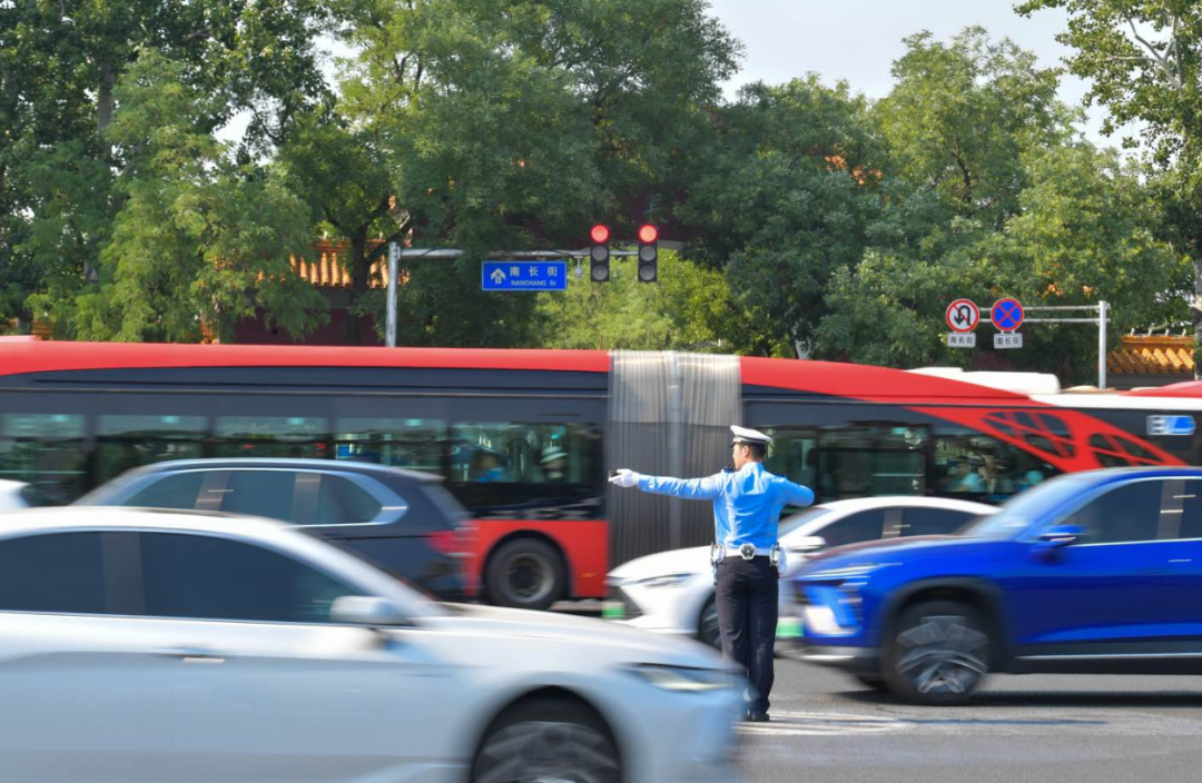 汛期雨天出行安全_周末大型活動交通管理_出行提示