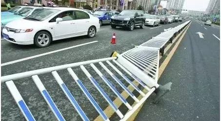 出行提示_大風(fēng)天氣行車(chē)安全注意事項(xiàng)_大風(fēng)天氣車(chē)輛行駛技巧