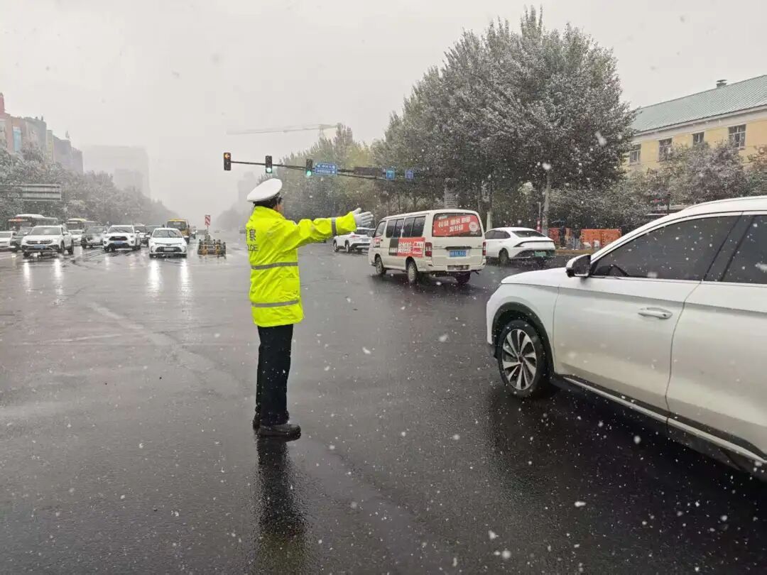 雨雪天氣路面濕滑安全出行指南_出行提示_哈爾濱雨雪天氣交通出行安全提示