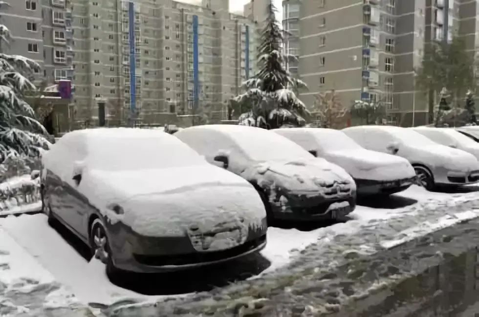 降雪天氣開(kāi)車注意事項(xiàng)_雪地行車安全技巧_出行提示