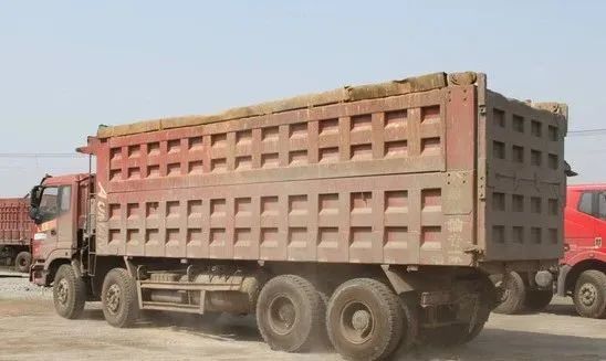 非法改裝貨車危害_出行提示_貨車超載安全隱患