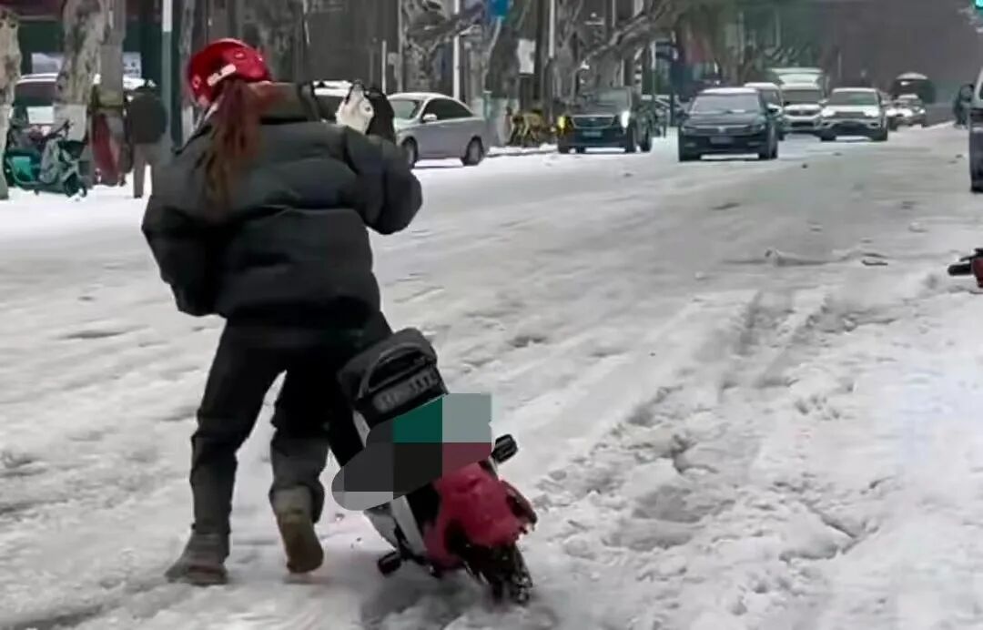 未雪綢繆駕駛雪天技巧_未雪綢繆駕車出行準(zhǔn)備_出行提示