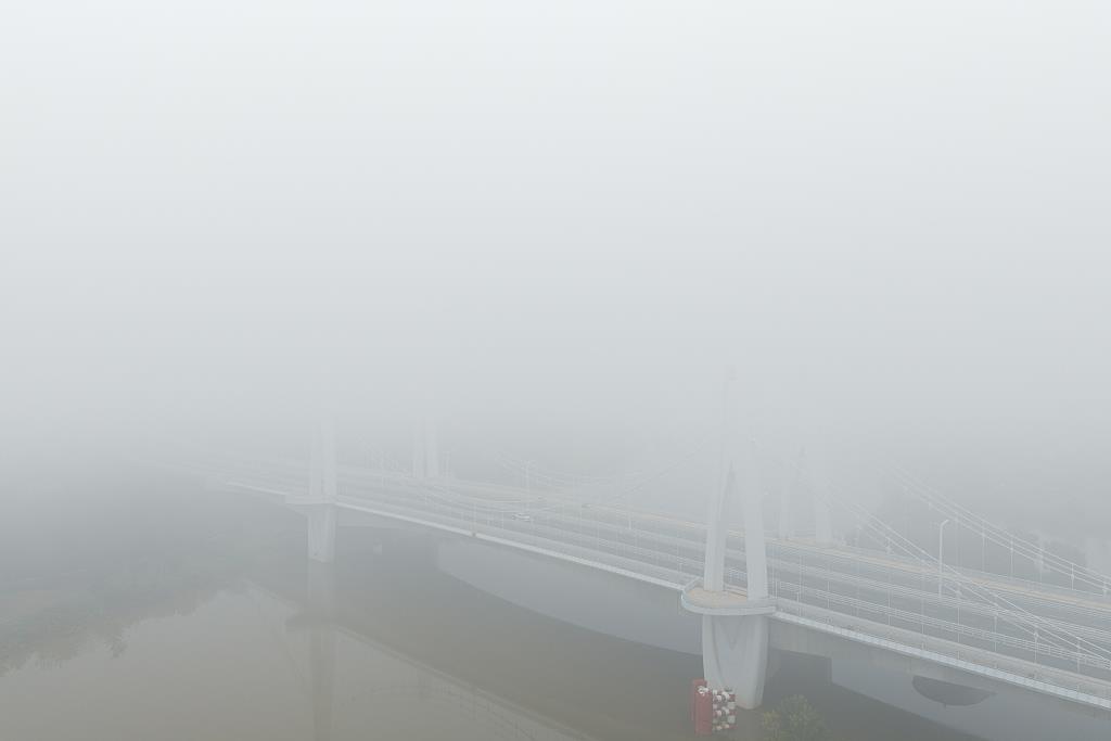 凍雨出行注意事項_出行提示_元旦返程雨雪天氣安全駕駛