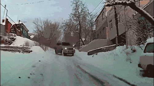 雪天開車注意事項_降雪天氣安全出行_出行提示